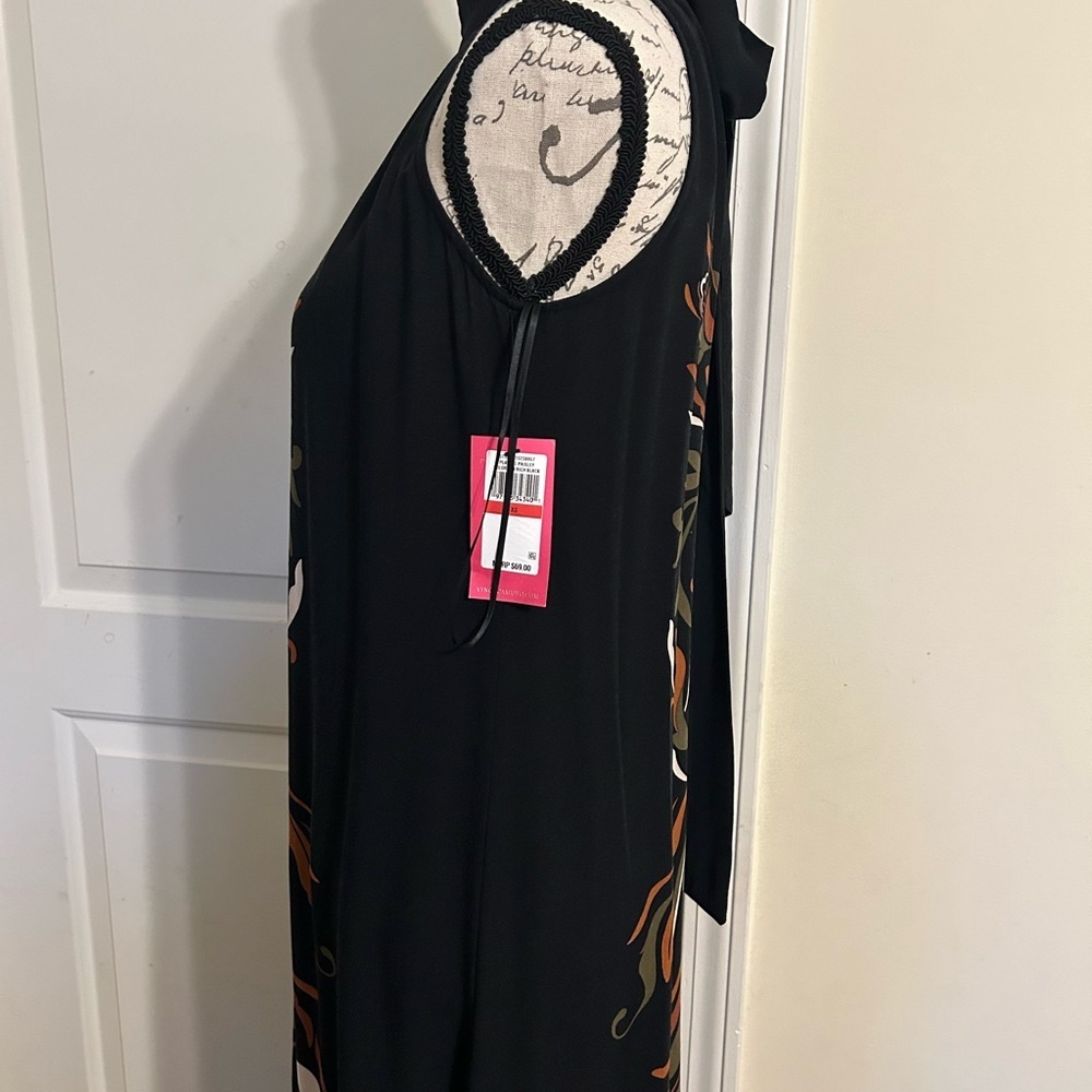 Vince Camuto: Elegant Black Floral Maxi Dress - Picture 6 of 6
